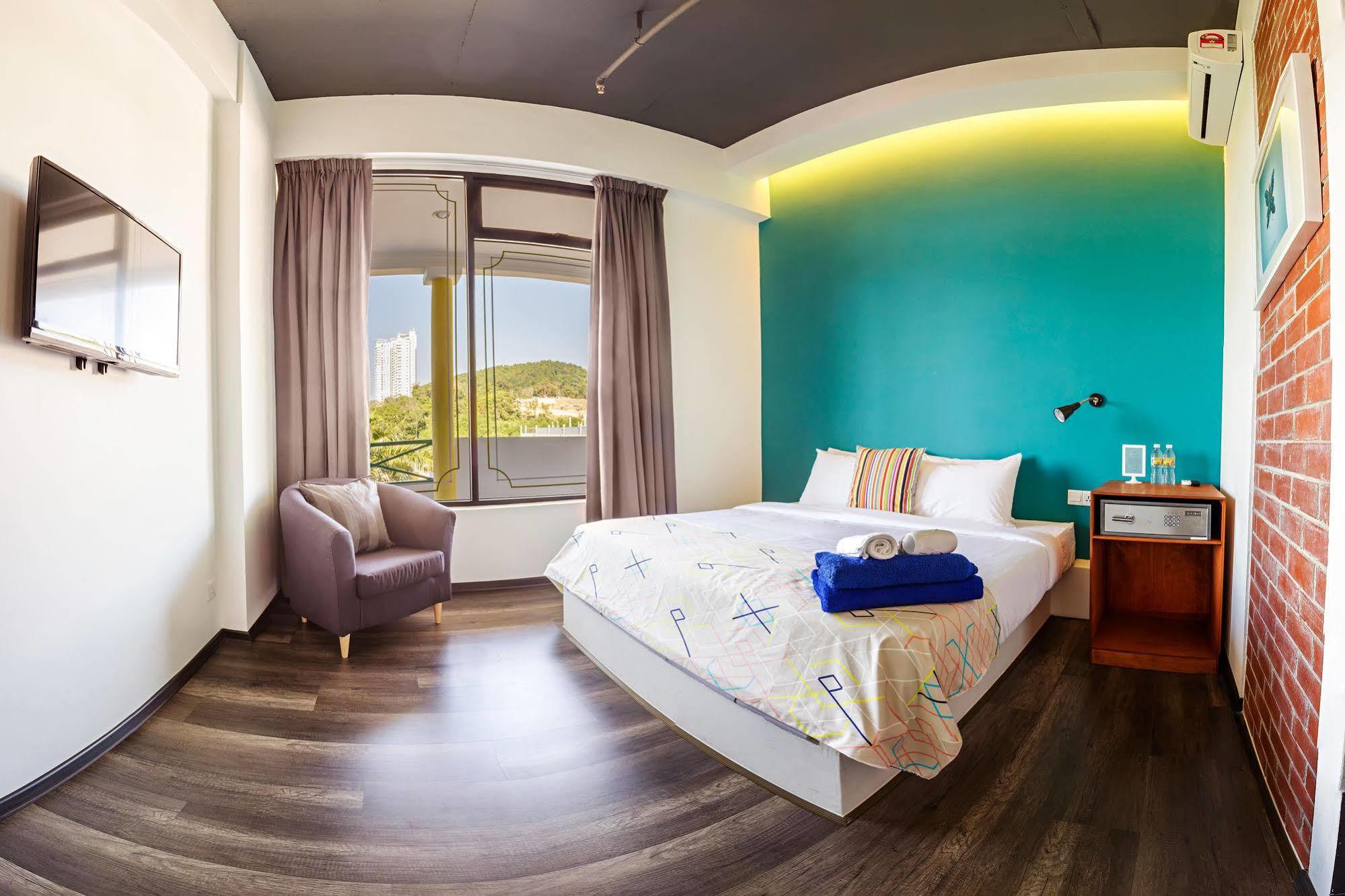 Roomies Suites Batu Feringgi Εξωτερικό φωτογραφία