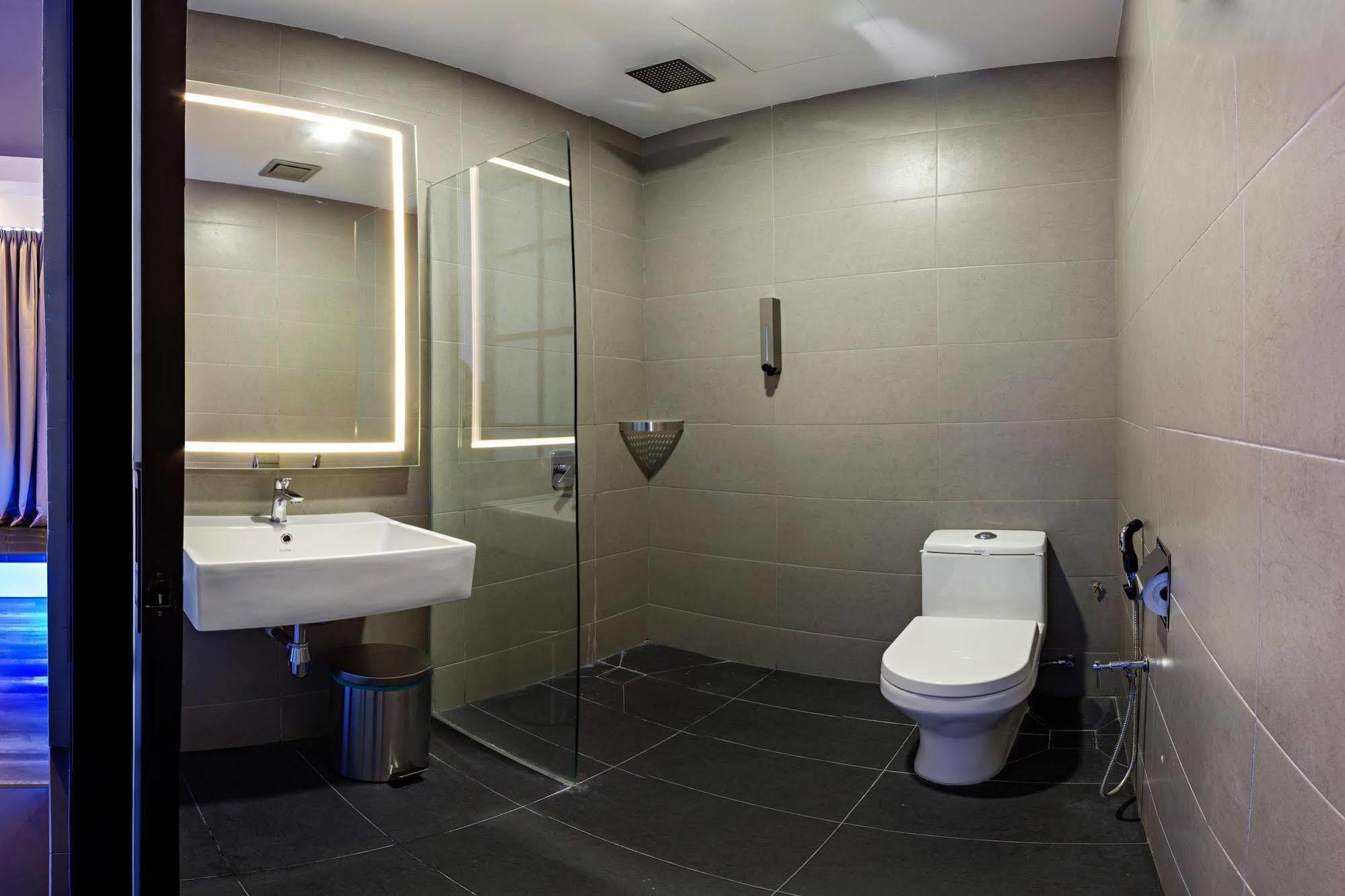 Roomies Suites Batu Feringgi Εξωτερικό φωτογραφία