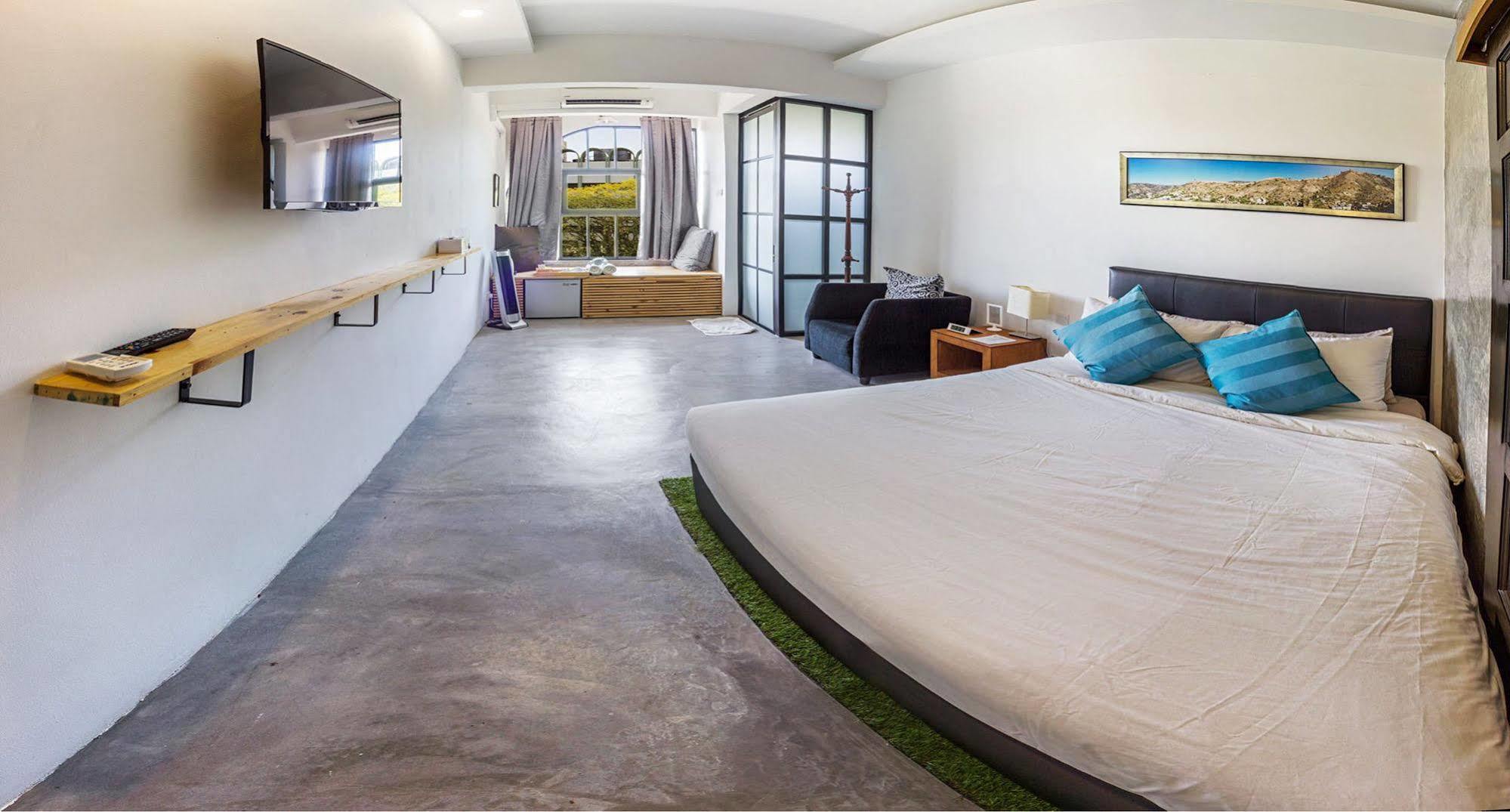 Roomies Suites Batu Feringgi Εξωτερικό φωτογραφία